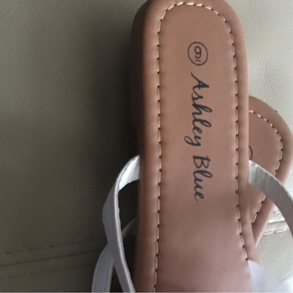 NW SLIDE-SANDALS - Picture 3 of 4